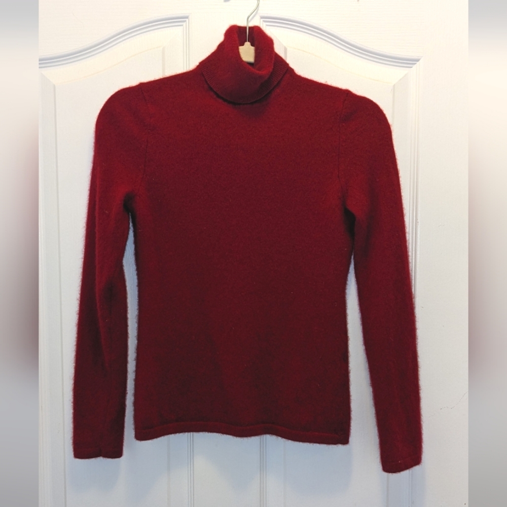 Red 100% cashmere turtle neck